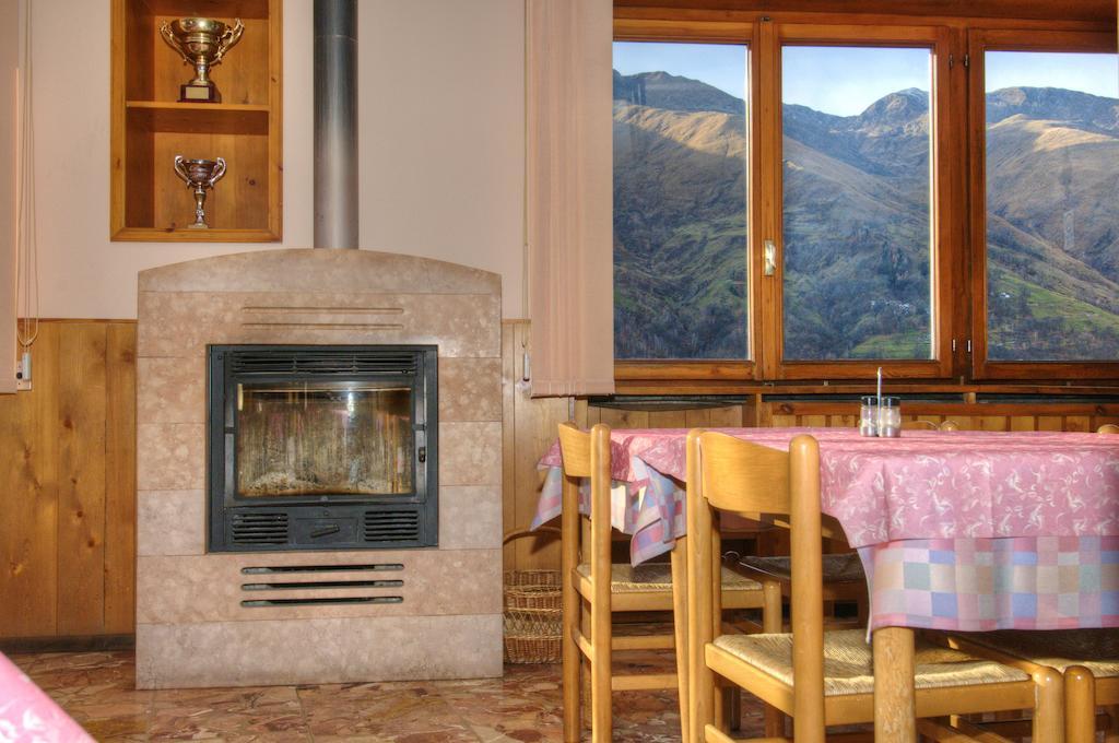 Albergo De Jean Garzeno Exterior photo